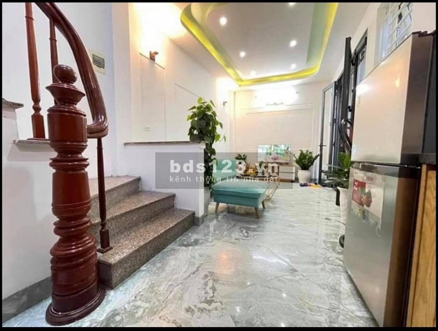 Bán nhà Trần Đăng Ninh, Cầu Giấy, xách vali về ở luôn, nhà đẹp lung linh 32m2 3tỷ6
