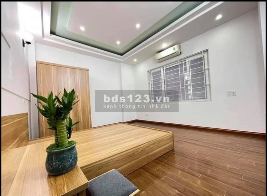 Bán nhà Trần Đăng Ninh, Cầu Giấy, xách vali về ở luôn, nhà đẹp lung linh 32m2 3tỷ6