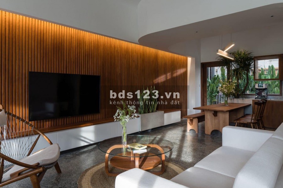 Cần tiền bán gấp nhà nguyên căn giá 5 tỷ, phố Quan Hoa, dt 65m2, kinh doanh sầm uất