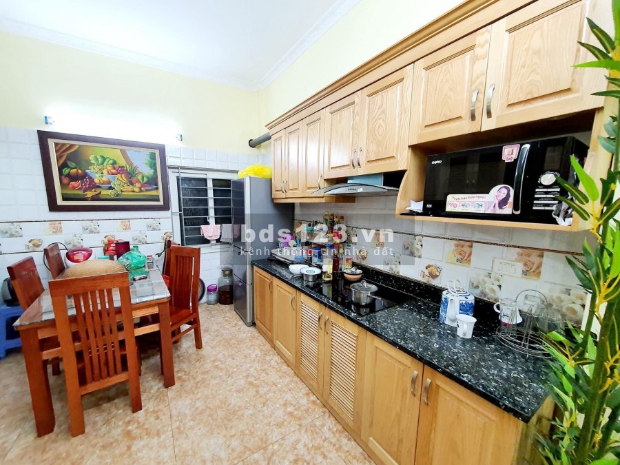 Cần bán nhà riêng, dt 39m2, 4 tầng, giá 4 tỷ, Phố Khương Trung, Nguyễn Trãi, Thanh Xuân.