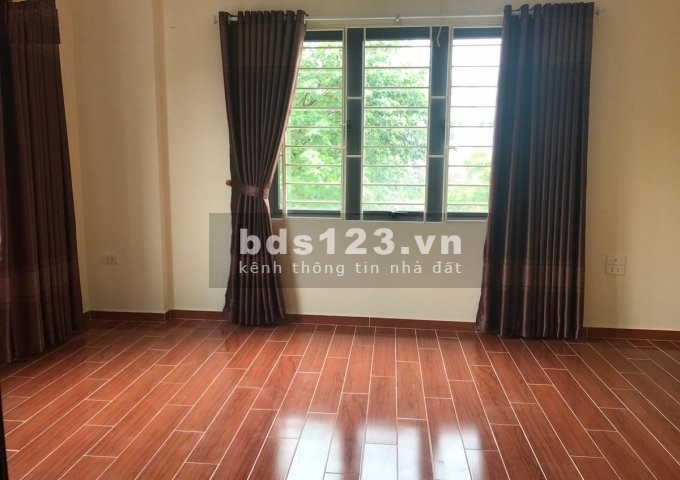 Cần bán nhà 5 tầng Đặng Vũ Hỷ, Quận Long Biên trước nhà ô tô tránh gara, sổ vuông đẹp