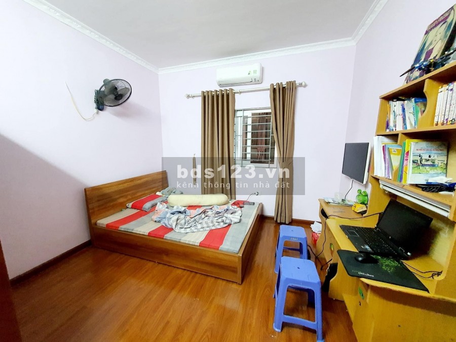 Cần bán nhà riêng, dt 39m2, 4 tầng, giá 4 tỷ, Phố Khương Trung, Nguyễn Trãi, Thanh Xuân.