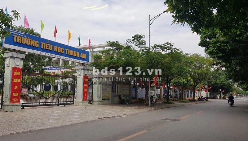 Cần bán nhà 5 tầng Đặng Vũ Hỷ, Quận Long Biên trước nhà ô tô tránh gara, sổ vuông đẹp