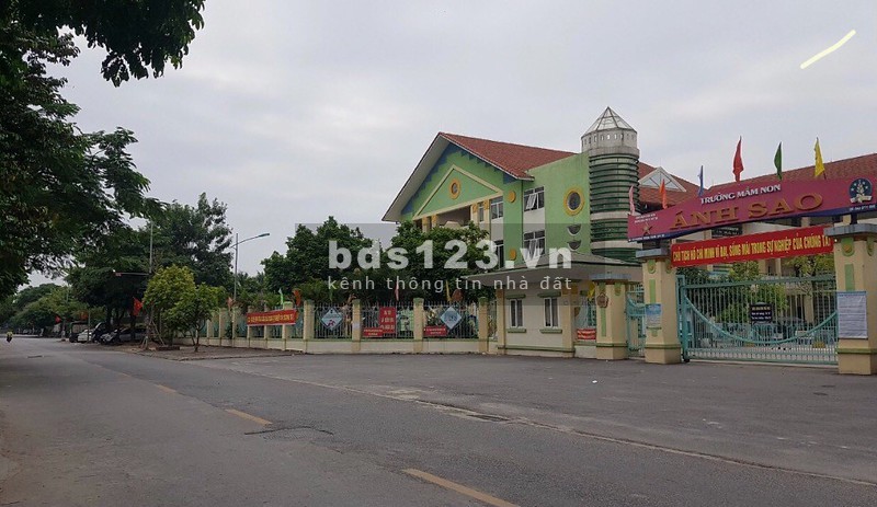 Cần bán nhà 5 tầng Đặng Vũ Hỷ, Quận Long Biên trước nhà ô tô tránh gara, sổ vuông đẹp
