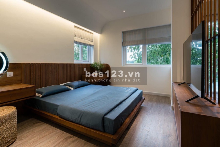 Cần tiền bán gấp nhà nguyên căn giá 5 tỷ, phố Quan Hoa, dt 65m2, kinh doanh sầm uất