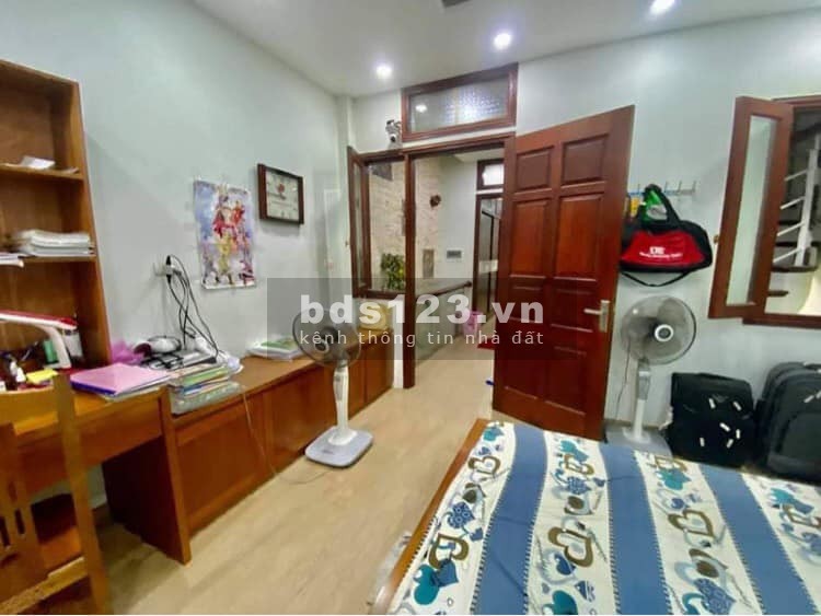 Bán nhanh nhà Nguyễn Khánh Toàn ngõ rộng gần công viên 3 bước ra phố lớn, đúc bê tông