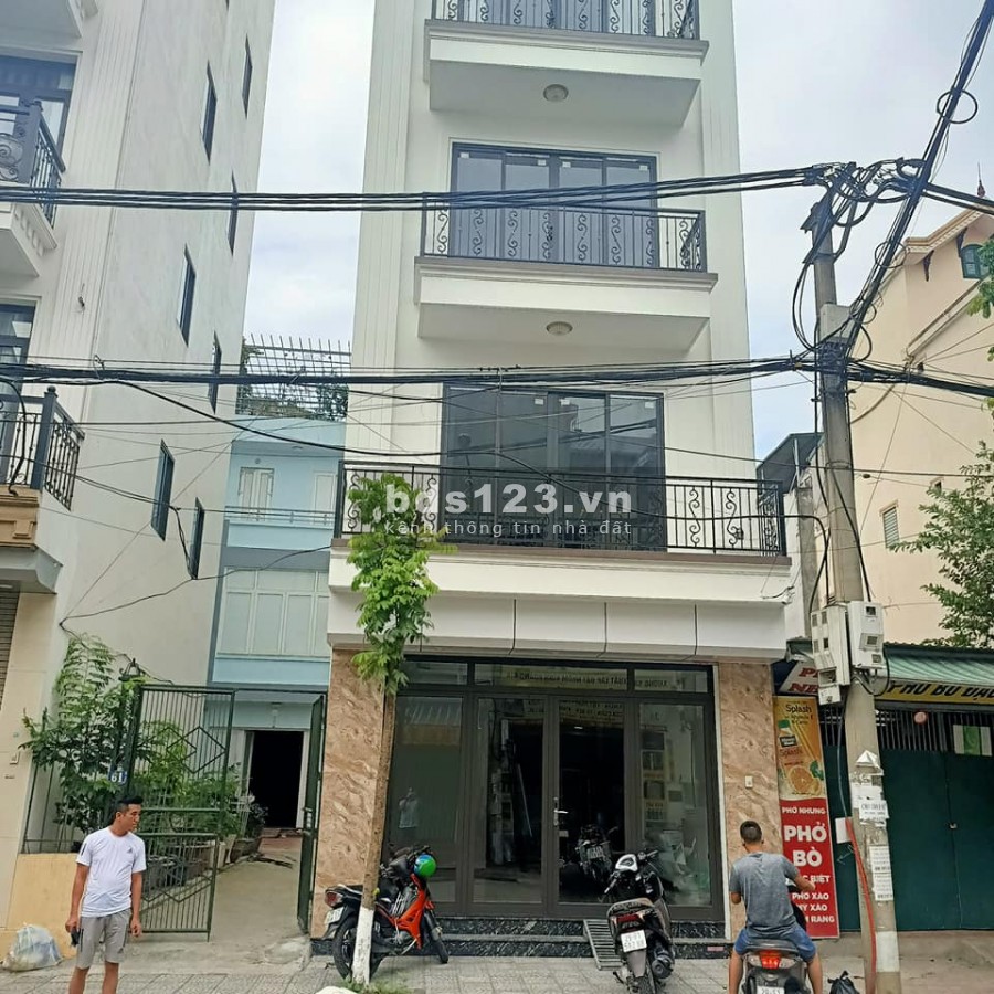 Bán nhà 5 tầng Hoàng Quốc Việt dtsd 55m2, giá bán 4.95 tỷ, phân lô, ô tô đỗ cửa, 2 thoáng