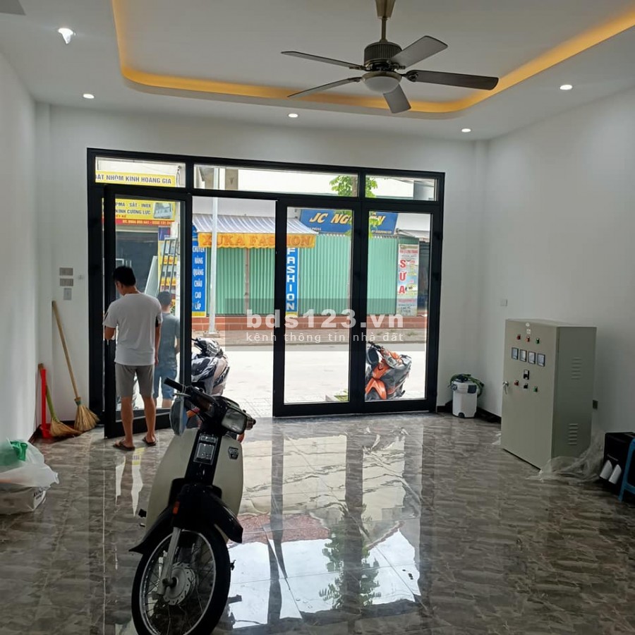 Bán nhà 5 tầng Hoàng Quốc Việt dtsd 55m2, giá bán 4.95 tỷ, phân lô, ô tô đỗ cửa, 2 thoáng
