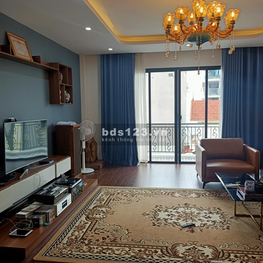 Bán nhà 5 tầng Hoàng Quốc Việt dtsd 55m2, giá bán 4.95 tỷ, phân lô, ô tô đỗ cửa, 2 thoáng