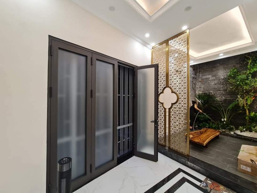 Bán nhà lô góc ô tô vào nhà có thang máy, Võng Thị dt 90m2, 7 tầng, mt 7m, giá bán 12 tỷ