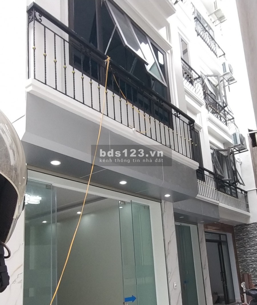 Bán nhà Lạc Long Quân, diện tích 42m2 5 tầng, cách ô tô tránh 10m (Đỗ Cổng) giá 6 tỷ