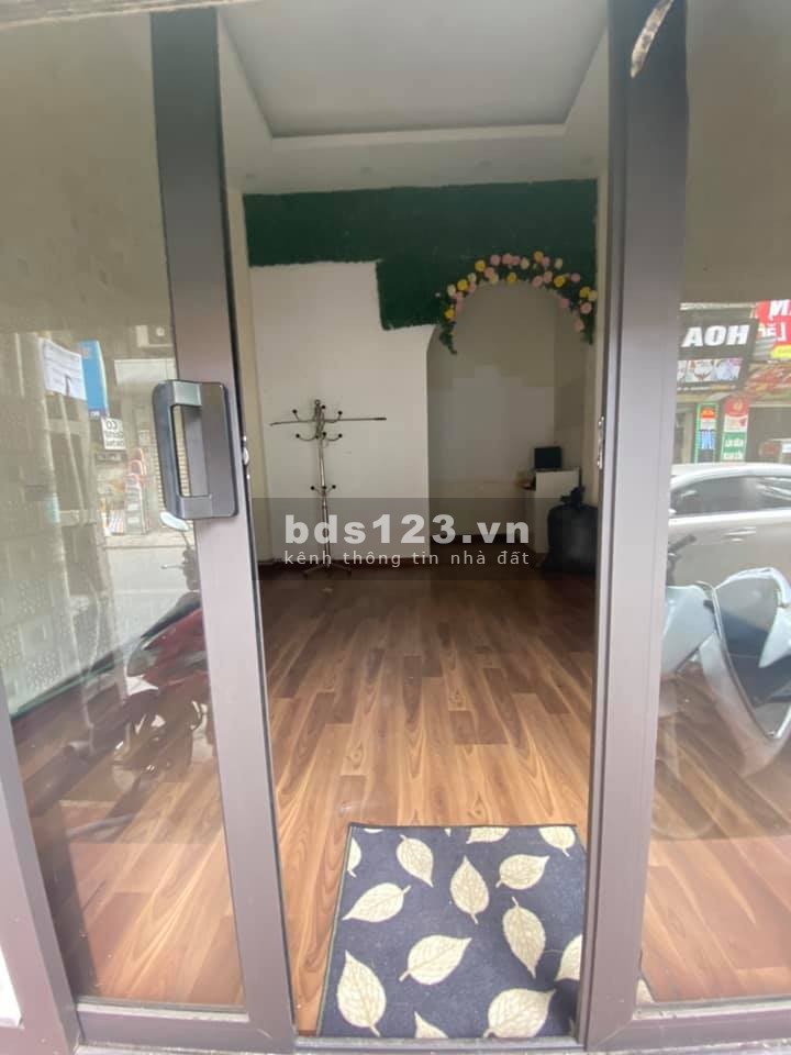 Bán nguyên căn mặt phố Nguyễn Huy Tưởng dt 33m2, 4 tầng mt 4m, giá chào 3,8 tỷ
