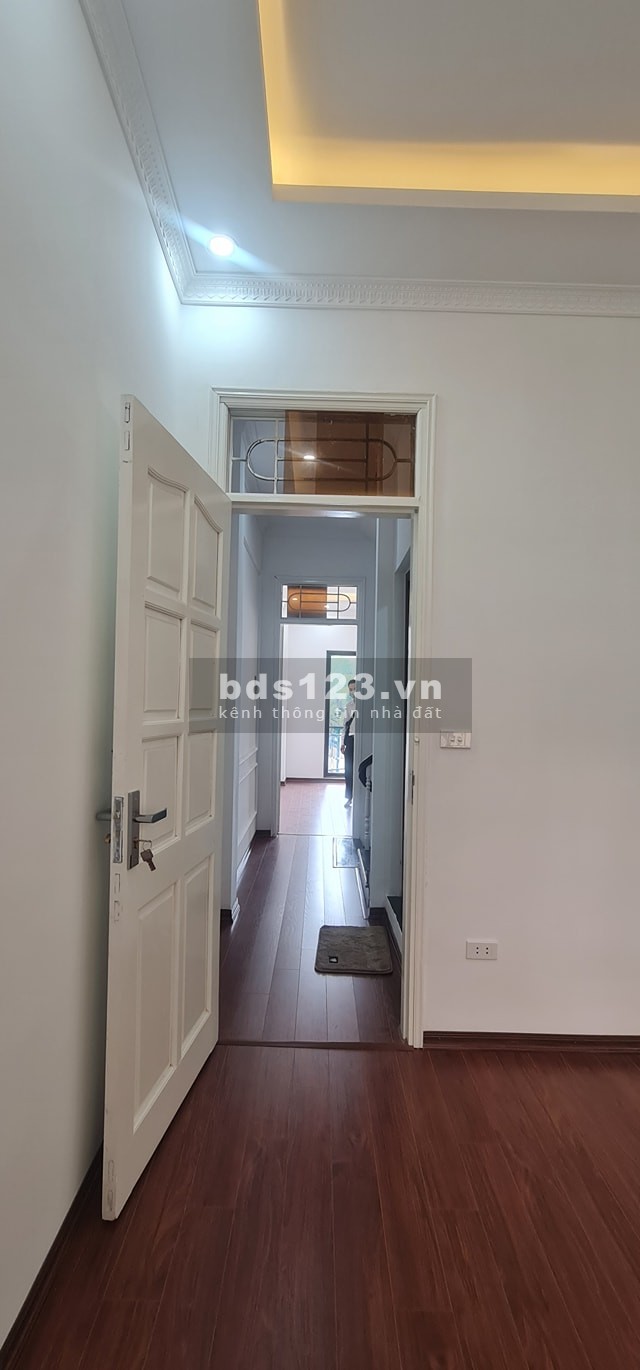 Bán nhà mặt ngõ phố Bồ Đề Quận Long Biên 5 tầng, nhà mới, gara ô tô giá bán 5.55 tỷ