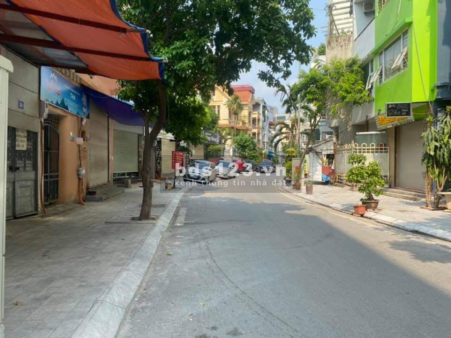 Bán nhà Lạc Long Quân, diện tích 42m2 5 tầng, cách ô tô tránh 10m (Đỗ Cổng) giá 6 tỷ