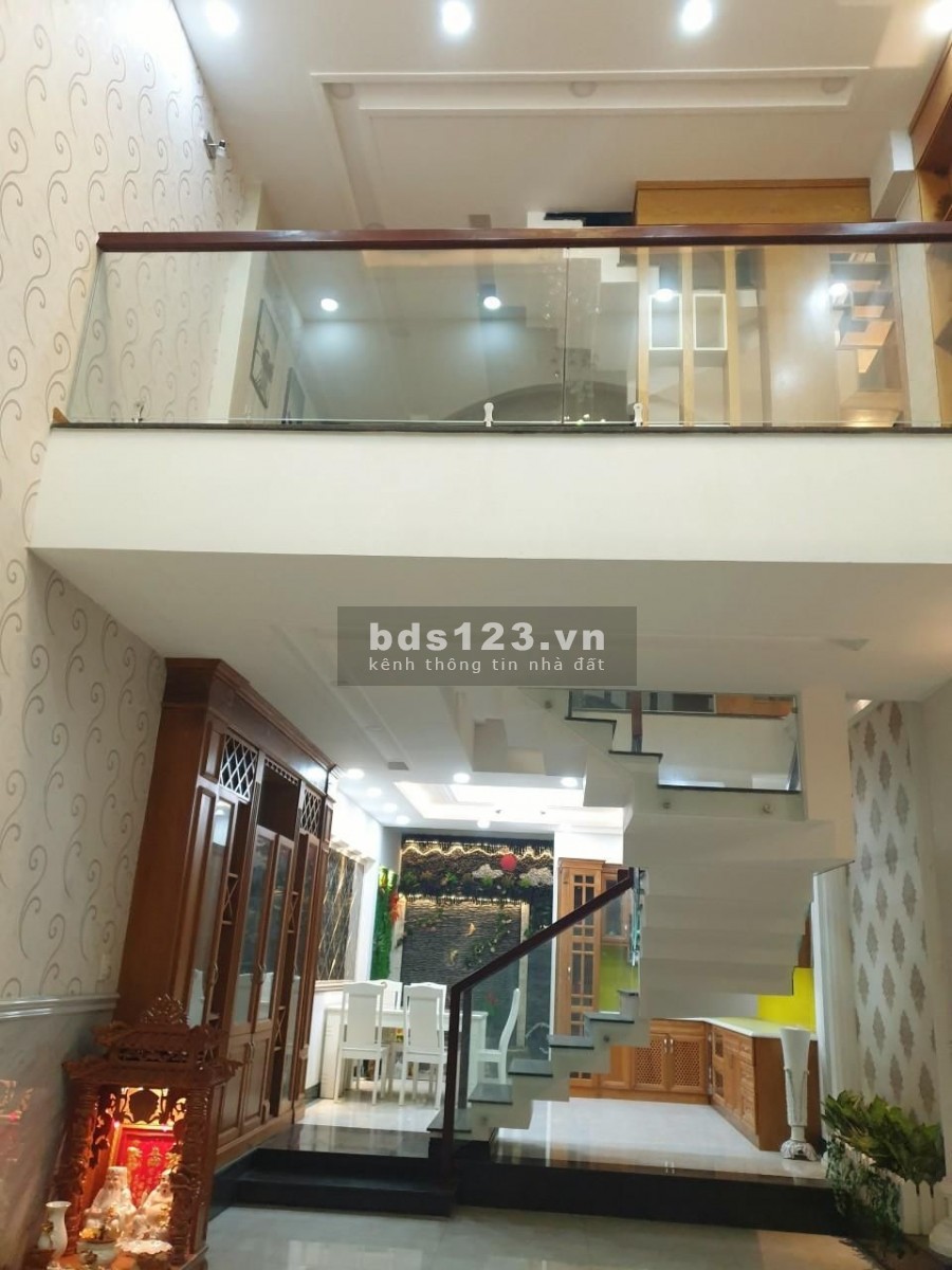 Nhà Gò Vấp hẻm xe hơi, nguyên căn đúc 5 tầng, dt 75m2, khu phân lô, giá siêu rẻ, sổ sẵn