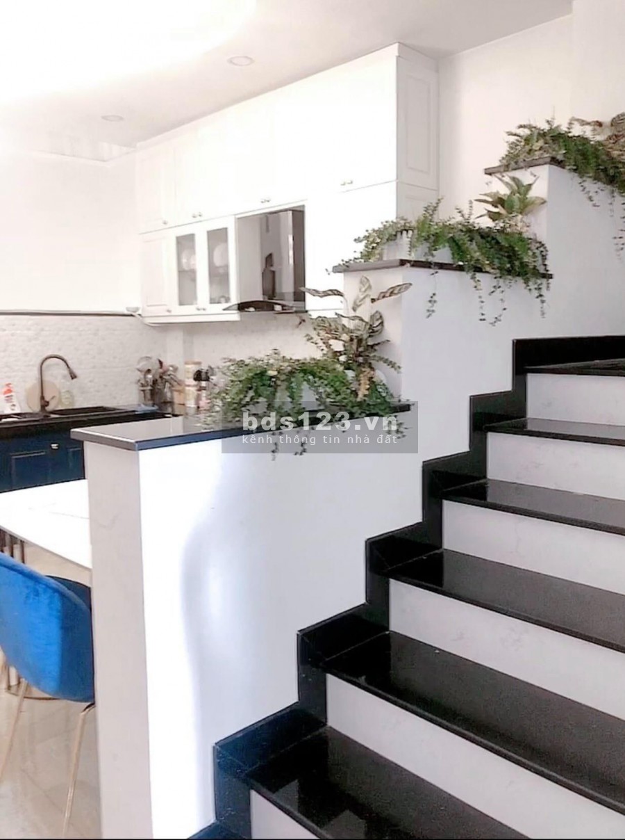 Nhà Gò Vấp hẻm xe tải tránh, 5 tầng đúc, dt 68m2, tiện kinh doanh đa ngành nghề, sổ sẵn