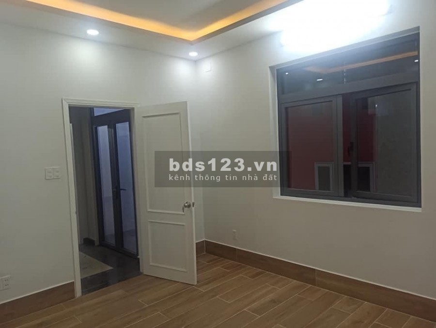 Nhà Gò Vấp hẻm xe hơi, nguyên căn đúc 5 tầng, dt 75m2, khu phân lô, giá siêu rẻ, sổ sẵn