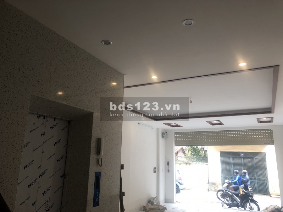 Trung tâm Quận Hoàng Mai, bán nhà mới dt 72m2, thang máy ô tô đỗ cửa giá nhỉnh 10 tỷ