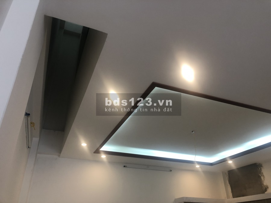 Trung tâm Quận Hoàng Mai, bán nhà mới dt 72m2, thang máy ô tô đỗ cửa giá nhỉnh 10 tỷ