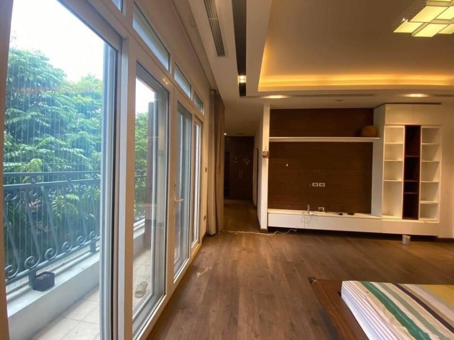 Bán nhà Nguyễn Chí Thanh kinh doanh, 5 tầng 65m2, phân lô, ô tô…