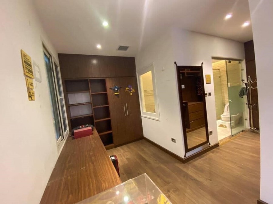 Bán nhà Nguyễn Chí Thanh kinh doanh, 5 tầng 65m2, phân lô, ô tô…