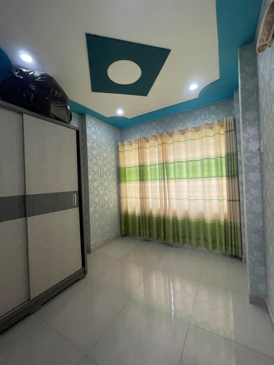 Bán Nhà Quận 4, mặt tiền đường Hoàng Diệu, phuòng 18, dt 28m2, đúc 3 lầu, gía 4.3 tỷ
