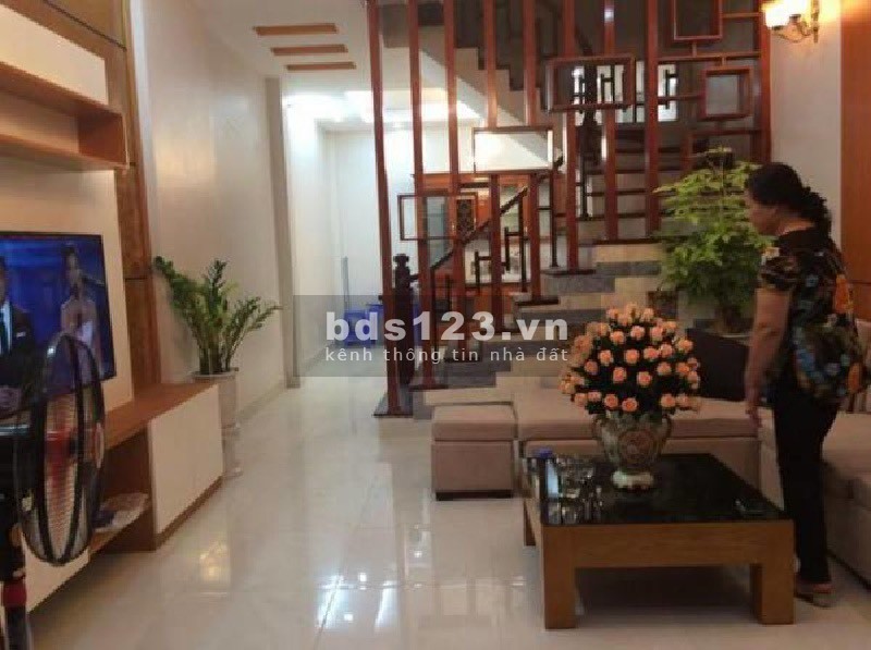 Bán nhà chợ Khâm Thiên trung tâm Đống Đa, siêu thoáng, diện tích 29m2, giá bán 2 tỷ