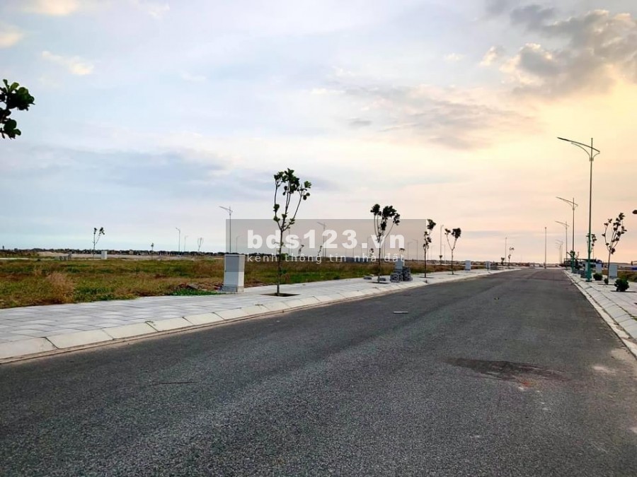 Bán đất ven biển thị xã Lagi tỉnh Bình Thuận, giá 35 triệu/m2 có đầy đủ tiện ích, pháp lí