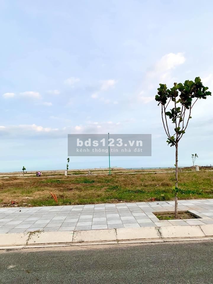 Bán đất ven biển thị xã Lagi tỉnh Bình Thuận, giá 35 triệu/m2 có đầy đủ tiện ích, pháp lí