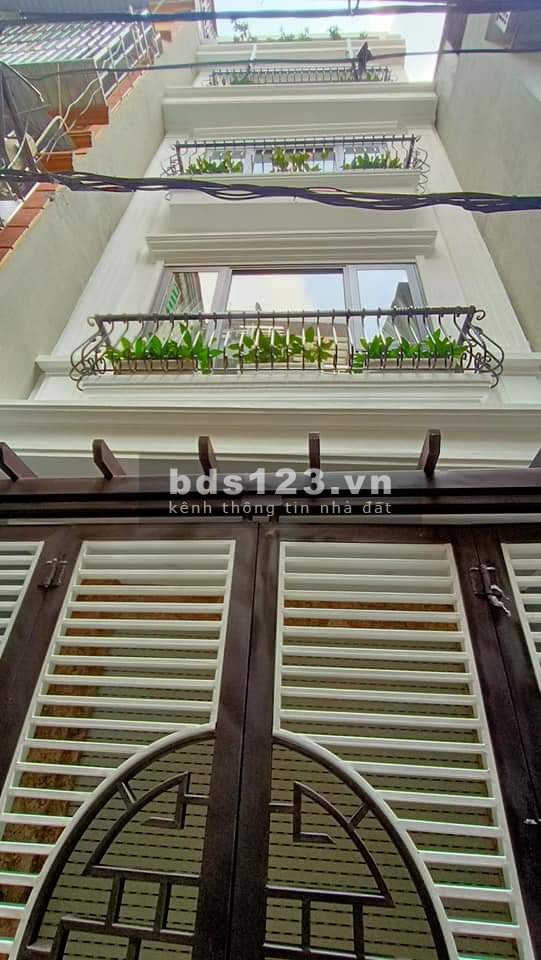 Nhà gần phố ô tô tiện ích vay quanh diện tích 32m2, đúc 5 tầng mặt tiền 3.9m, giá 2.8 tỷ