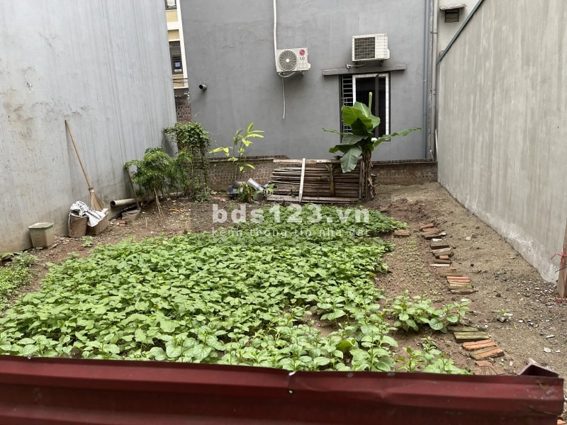 Bán mảnh đất 31m2, cách mặt chính phố Trạm 10m, vị trí cực đẹp.