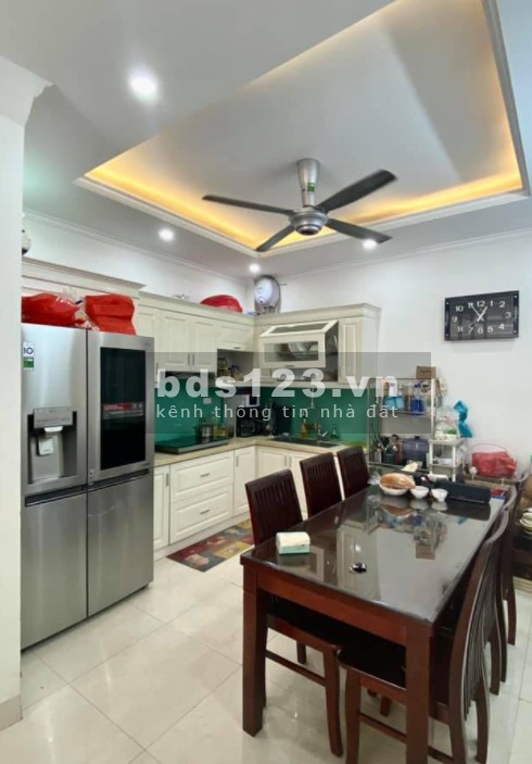 Bán nhà Nam Từ Liêm phân lô ô tô nội thất dt 35m2, 5 tầng đúc, mt rộng, giá chỉ nhỉnh 4 tỷ