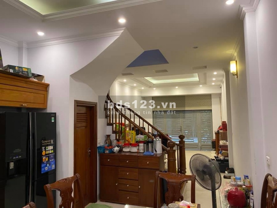 Bán nhà Lạc Long Quân, Quận Cầu Giấy, ô tô ba bước Hồ Tây năm bước, dt 62m, 3 tầng, giá 3.95 tỷ