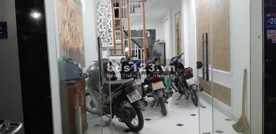 Bán nhà Tam Trinh, nguyên căn rộng 35m2, đúc kiên cố 5 tầng, khu dân sinh an ninh, giá chào 3,35 tỷ