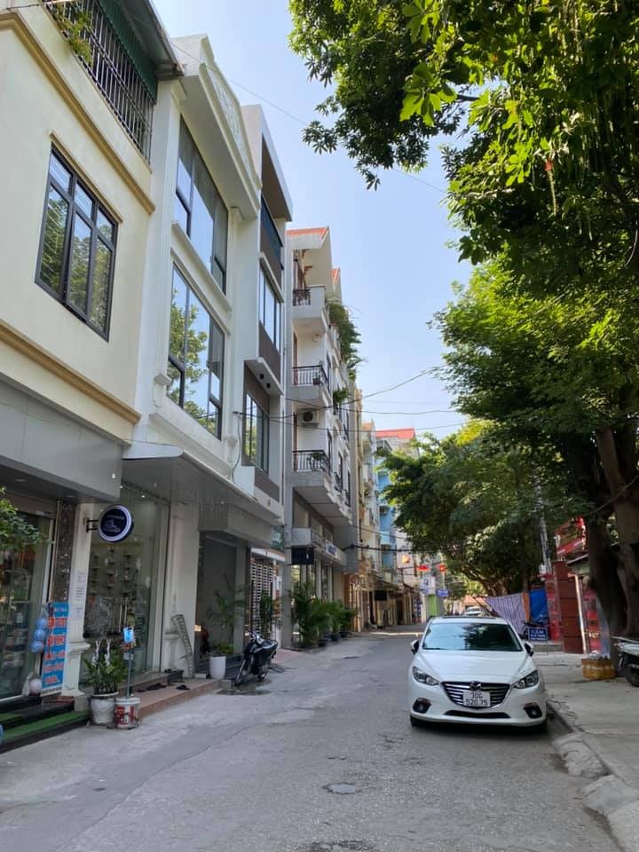 Bán nhà nguyên căn Quận Hà Đông lô góc ô tô vào nhà diện tích 71m2 giá chỉ 3.7x tỷ