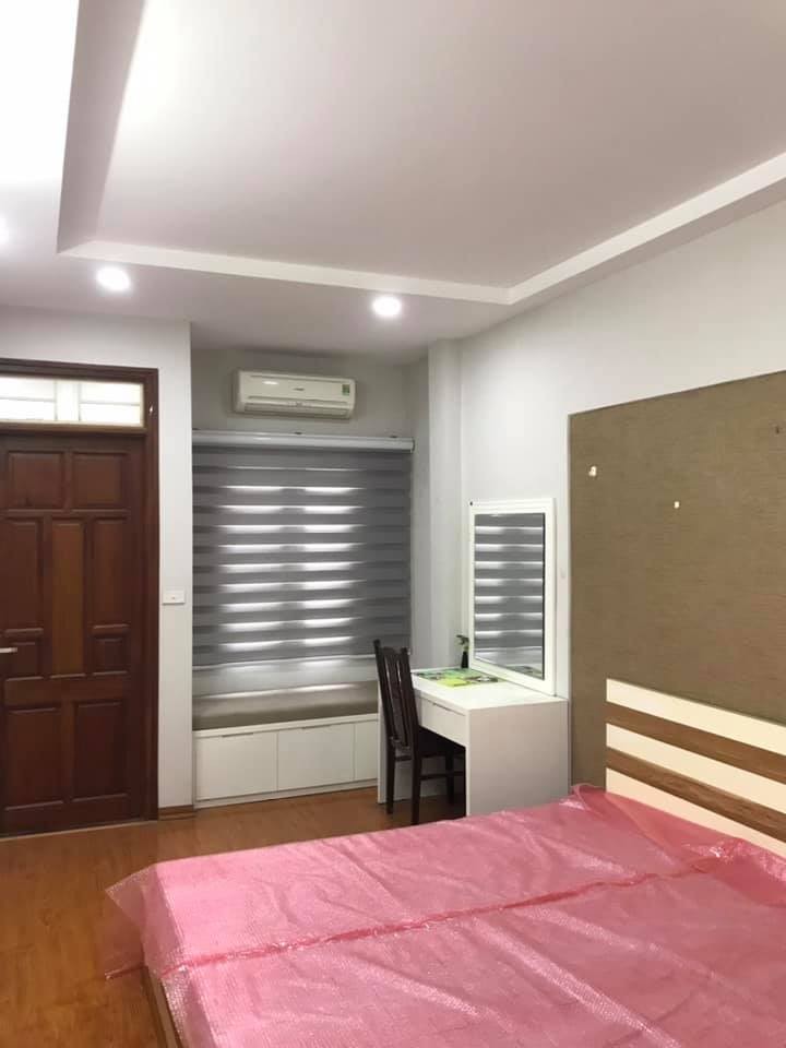 Bán nhà phố Bùi Xương Trạch, diện tích 80m2, 4 tầng, mt 5m, giá bán 5.5 tỷ, ô tô đỗ cạnh