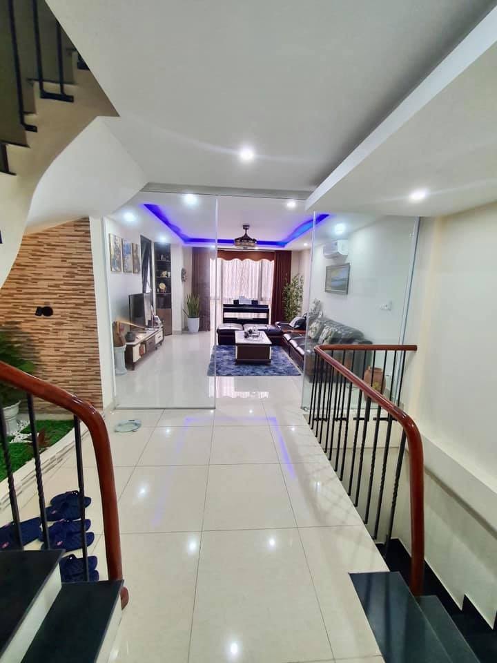 Bán nhà Xa La, lô góc 3 thoáng, vừa 3 ô tô, ngõ thông, KD, full nội thất, dt 51/69m2, giá 5.8 tỷ