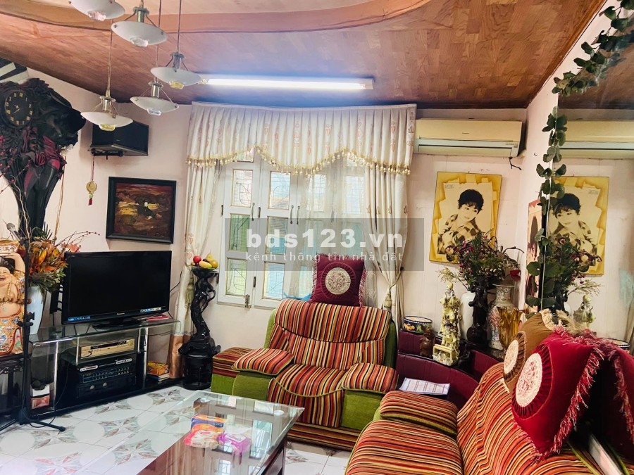 Bán nhà cách 1 nhà ra phố Thiền Quang, Quận Hai Bà Trưng, dt 39m2, giá 3x tỷ, ở ngay