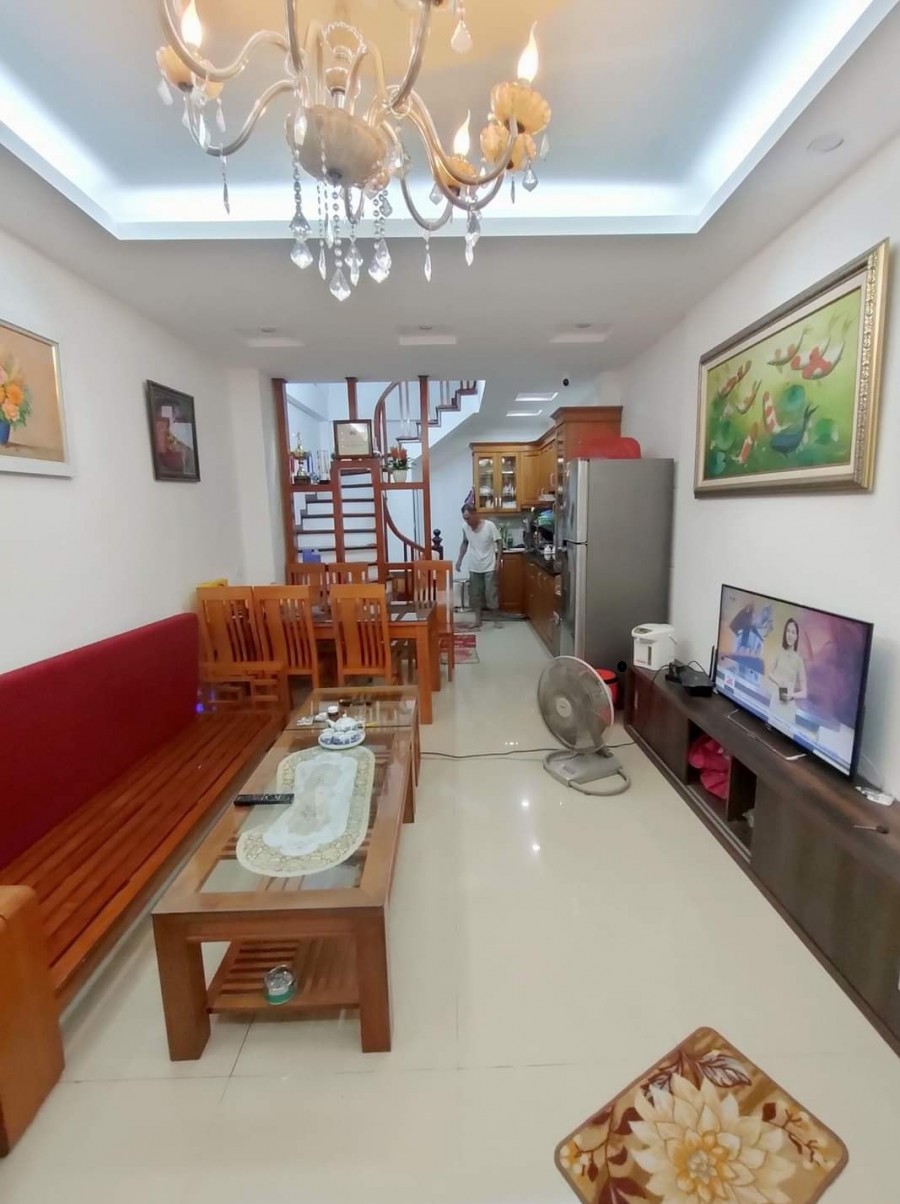 Cần bán nhà phố Cầu Diễn nhà đẹp 5 tầng dt 38m2 giá bán 2 tỷ, dt 20m ô tô đỗ rẻ giật mình