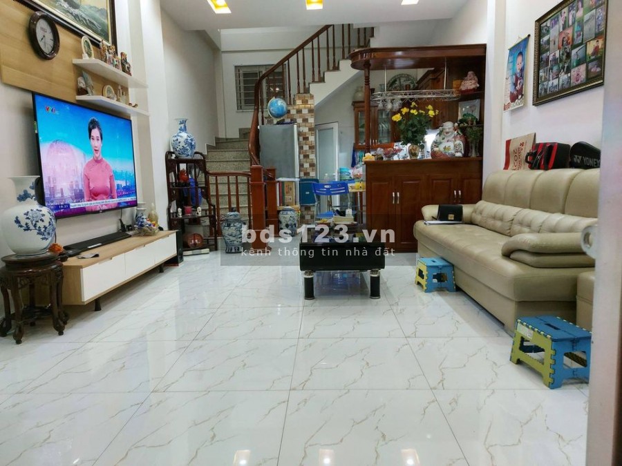 Bán nhà mới Bồ Đề lô góc gần phố ô tô đỗ cửa mặt tiền 5m giá bán nhỉnh 3 tỷ, có sổ sẵn