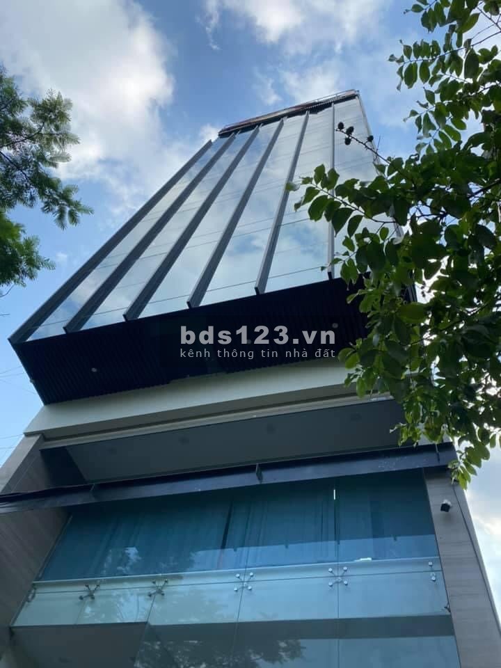 Bán nhà mặt phố Quận Đống Đa, ô tô kinh doanh, view hồ diện tích 75m2, mặt tiền 8m, giá cực mềm