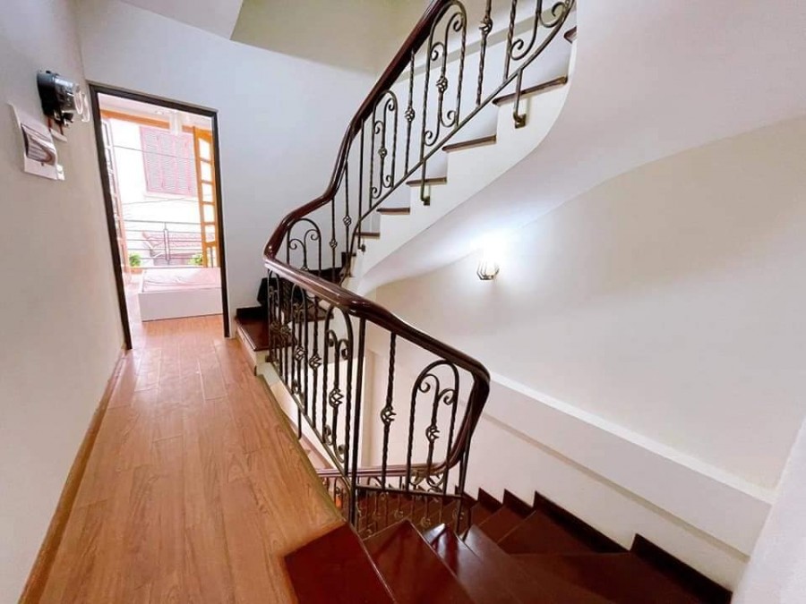 Bán nhà Đa Sỹ Hà Đông diện tích sử dụng 42m2 đúc 5 tầng mặt tiền 3,5m giá chỉ 2.75 tỷ