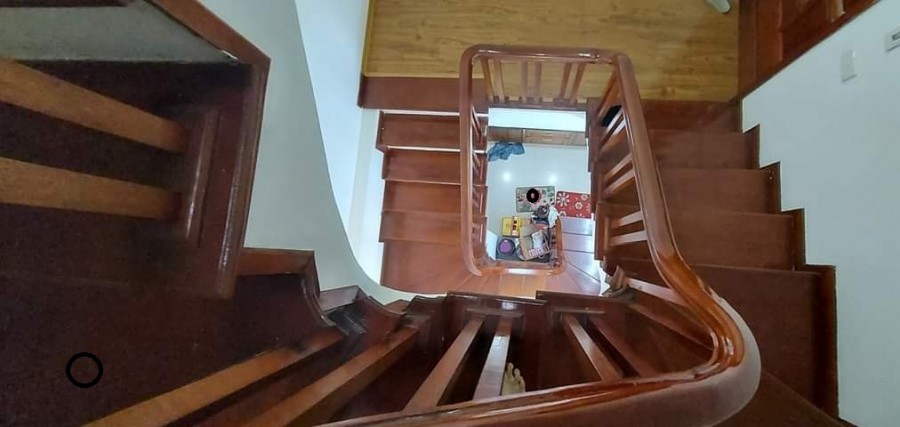 Cần bán nhà phố Cầu Diễn nhà đẹp 5 tầng dt 38m2 giá bán 2 tỷ, dt 20m ô tô đỗ rẻ giật mình