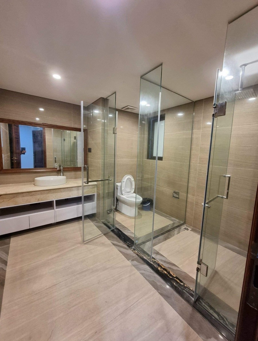 Bán nhà nguyên căn mặt phố Trung Kính, lô góc dt 235m2 6 tầng, mt 25m, giá bán 61 tỷ