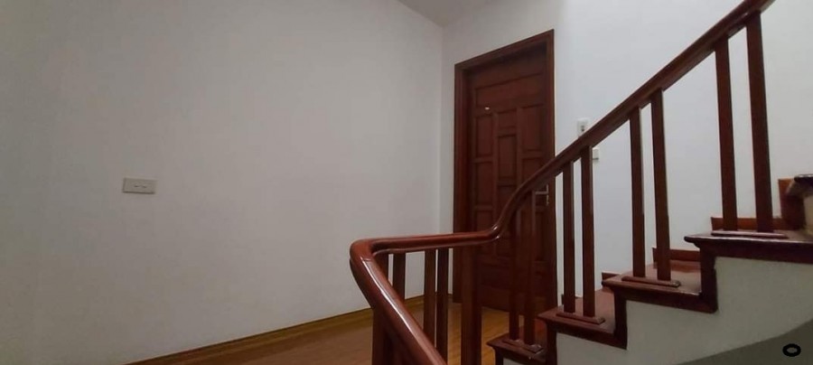 Cần bán nhà phố Cầu Diễn nhà đẹp 5 tầng dt 38m2 giá bán 2 tỷ, dt 20m ô tô đỗ rẻ giật mình