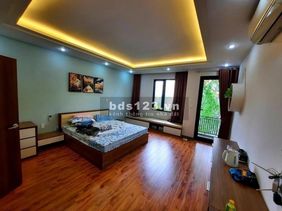 Hạ 500 triệu nhà Hoàng Quốc Việt phân khúc cao cấp gần 4 công viên giá bán chỉ 8.3 tỷ