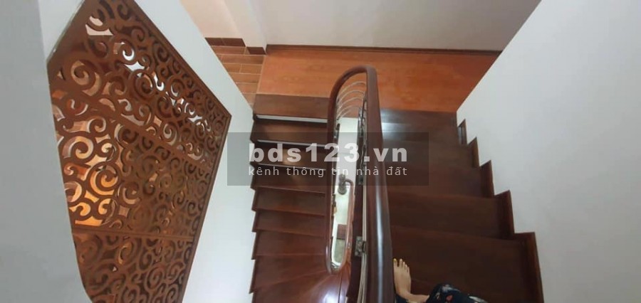 Hạ 500 triệu nhà Hoàng Quốc Việt phân khúc cao cấp gần 4 công viên giá bán chỉ 8.3 tỷ