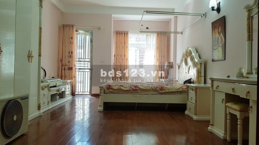 Hạ 500 triệu nhà Hoàng Quốc Việt phân khúc cao cấp gần 4 công viên giá bán chỉ 8.3 tỷ
