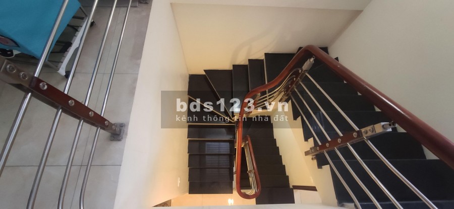 Ngõ phố Kim Giang 5 tầng diện tích sử dụng 45m2 ô tô đỗ cửa giá bán 5.2 tỷ, lh 0918120568