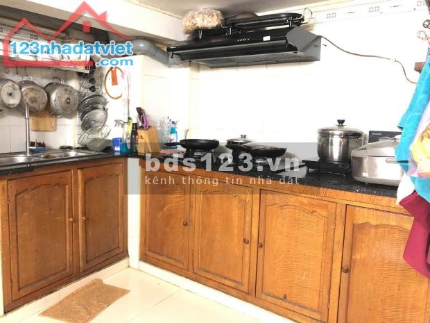 Bán nhà 36m2, 2 lầu, sân thượng, giá 5,7tỷ đường CMT8, Phường 5, Tân Bình.
